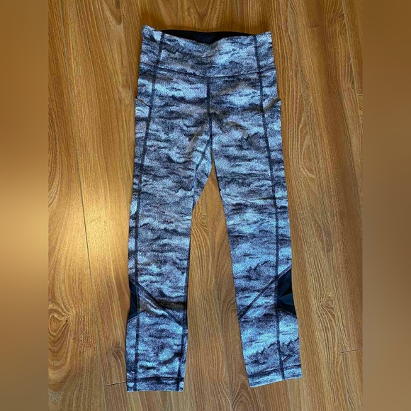 3/$75 Align Lululemon leggings with zippered pocket - Picture 1 of 4